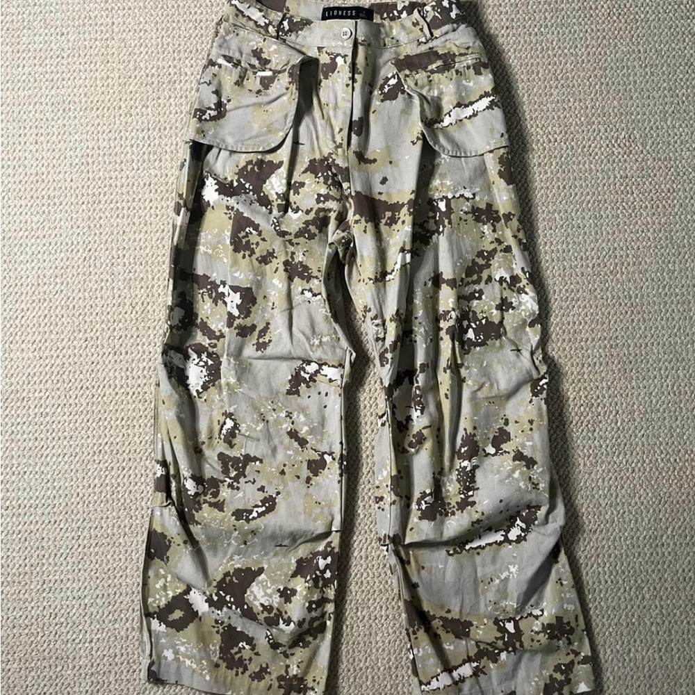 Lioness camo pants
